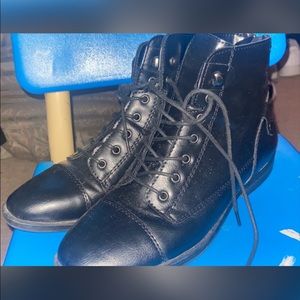BLACK LEATHER BOOTS